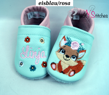 Lederpuschen Fuchs mit Blumenschmuck