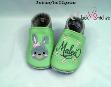 Lederpuschen Hase mit Schleife